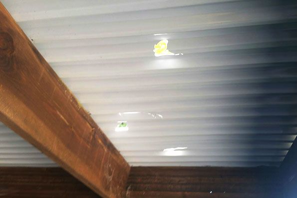 Hageldurchschlag im Carportdach
